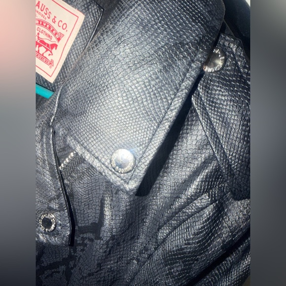🚨Levi's Women's Textured Black Leather Jacket - Picture 10 of 11